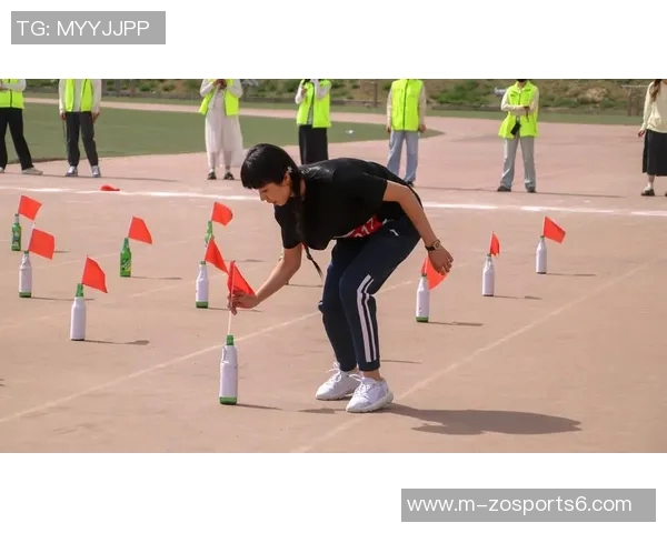 时尚与运动的完美结合足球外套让你在场上场下都能尽显风采