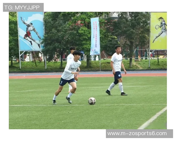 足球退役后的新人生探索与挑战：从绿茵场到人生舞台的转变与反思